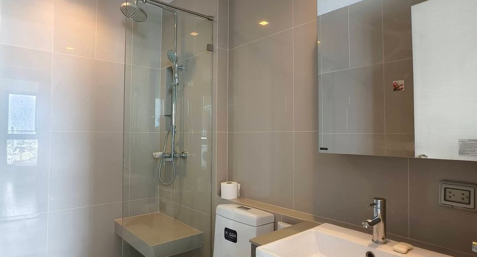 For rent 2 bedrooms condo in Huai Khwang, Bangkok