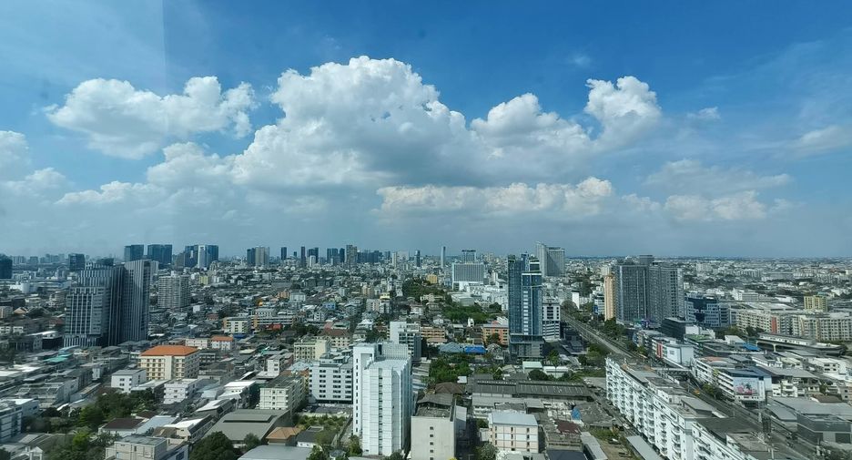 For rent 2 bedrooms condo in Huai Khwang, Bangkok