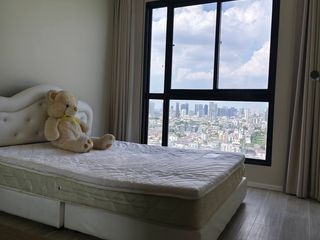 For rent 2 bedrooms condo in Huai Khwang, Bangkok