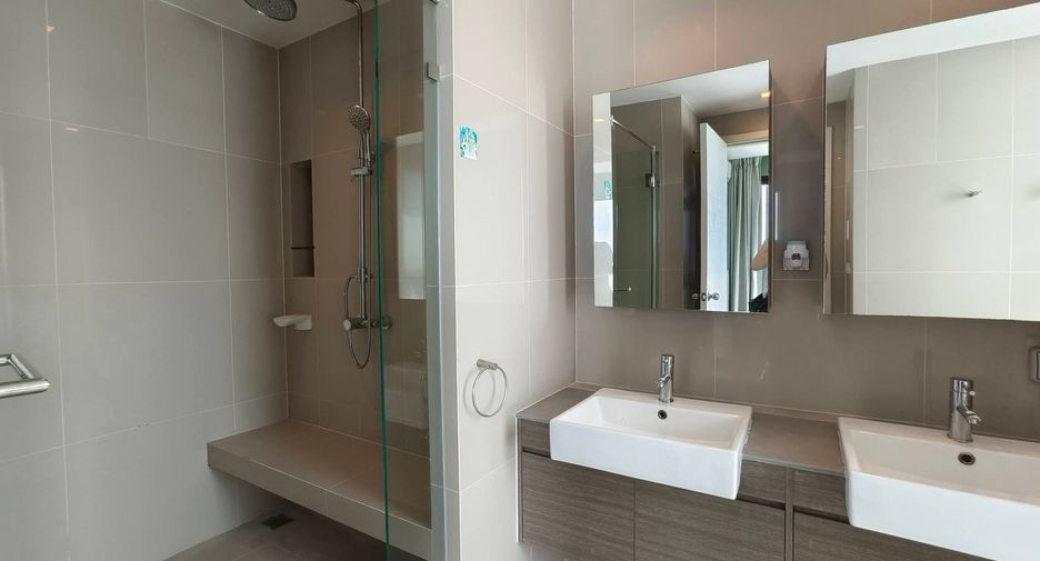 For rent 2 bedrooms condo in Huai Khwang, Bangkok