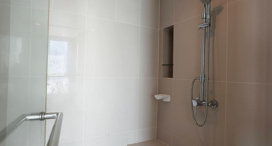 For rent 2 bedrooms condo in Huai Khwang, Bangkok