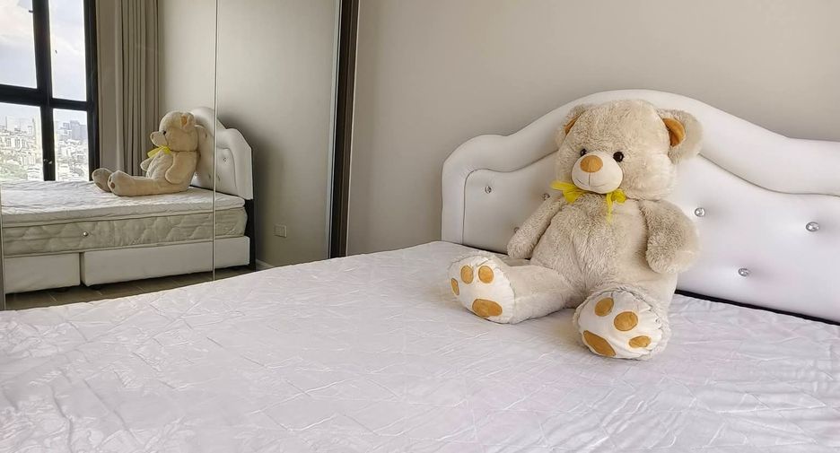 For rent 2 bedrooms condo in Huai Khwang, Bangkok