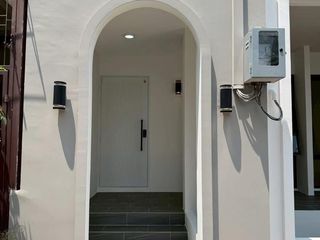 For sale 4 bedrooms townhouse in Phra Khanong, Bangkok