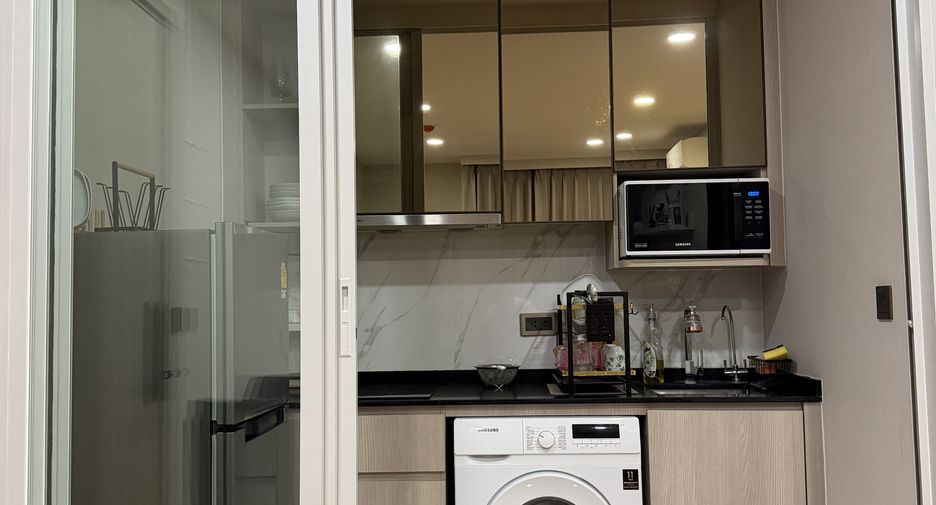 For rent 2 bedrooms condo in Watthana, Bangkok