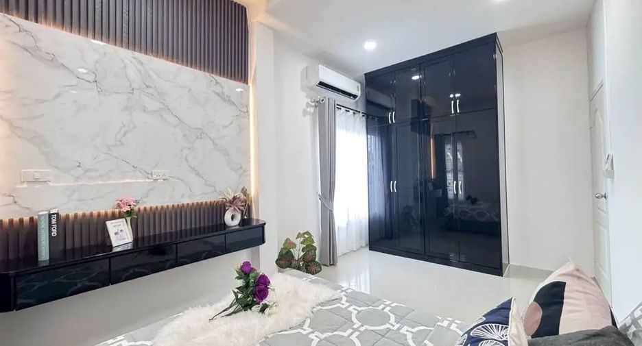For rent 5 bedrooms villa in East Pattaya, Pattaya