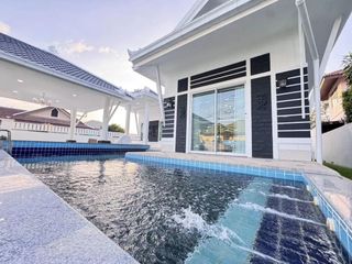 Villa en alquiler de 5 habitaciones en Bang Lamung, Chonburi