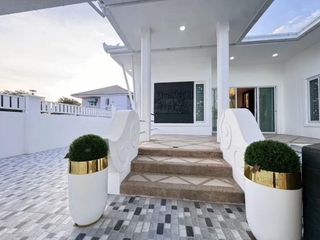 Villa en alquiler de 5 habitaciones en Bang Lamung, Chonburi