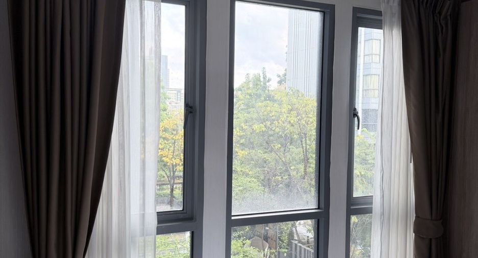 For sale 1 bed condo in Phra Khanong, Bangkok