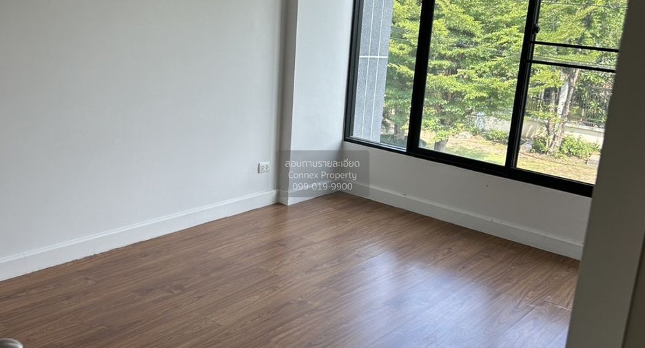 For sale 3 bedrooms townhouse in Min Buri, Bangkok