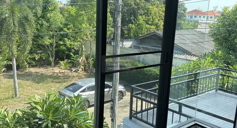 For sale 3 bedrooms townhouse in Min Buri, Bangkok