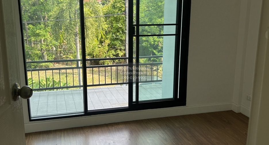 For sale 3 bedrooms townhouse in Min Buri, Bangkok