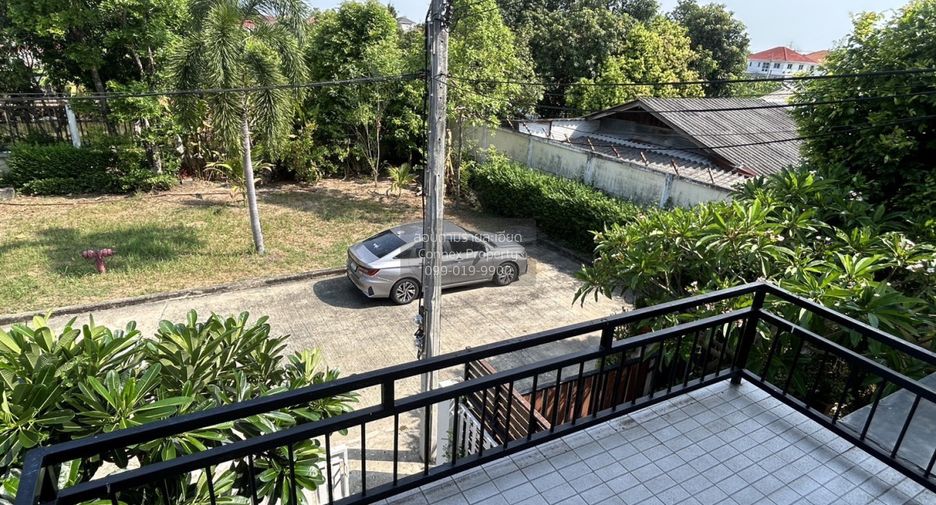For sale 3 bedrooms townhouse in Min Buri, Bangkok