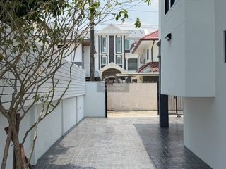 出售 4 卧室 独立屋 在 Sai Mai, 曼谷