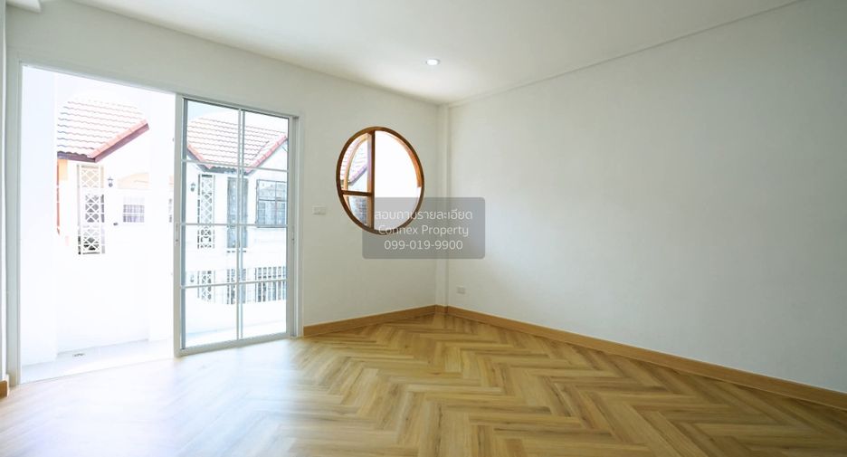 For sale 3 bedrooms townhouse in Thung Khru, Bangkok