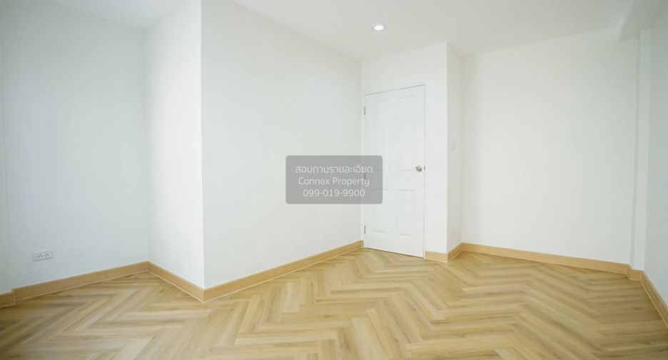 For sale 3 bedrooms townhouse in Thung Khru, Bangkok