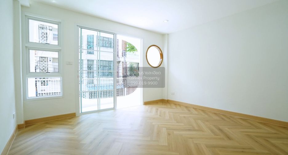 For sale 3 bedrooms townhouse in Thung Khru, Bangkok
