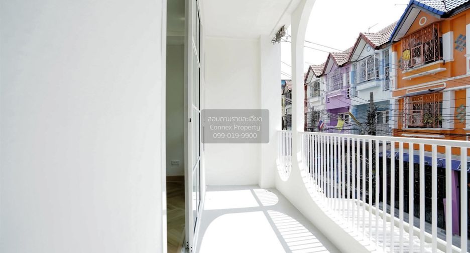 For sale 3 bedrooms townhouse in Thung Khru, Bangkok