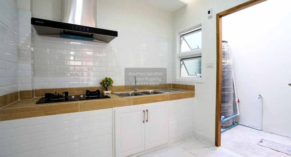 For sale 3 bedrooms townhouse in Thung Khru, Bangkok