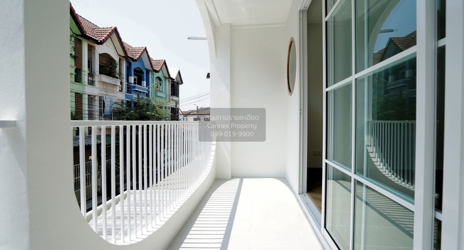 For sale 3 bedrooms townhouse in Thung Khru, Bangkok