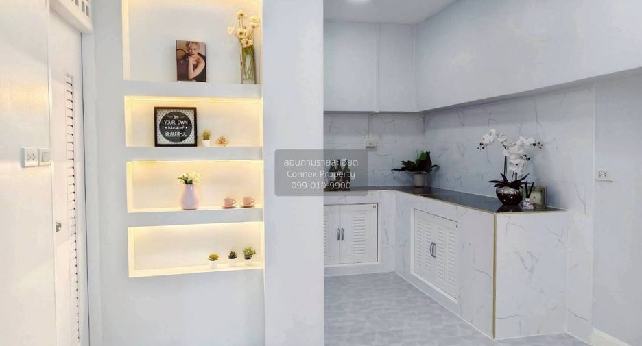 For sale 2 bedrooms townhouse in Mueang Pathum Thani, Pathum Thani