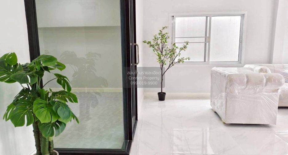 For sale 2 bedrooms townhouse in Mueang Pathum Thani, Pathum Thani