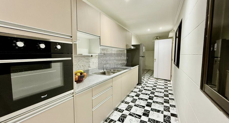 For sale 4 bedrooms house in East Pattaya, Pattaya