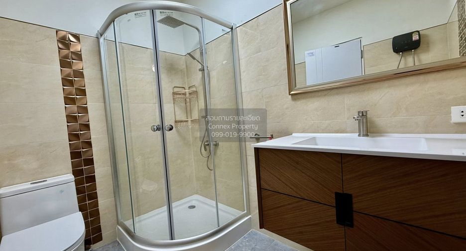For sale 4 bedrooms house in East Pattaya, Pattaya