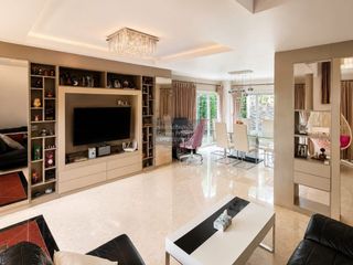 Haus zum Kauf mit 4 Zimmer in Taling Chan, Bangkok