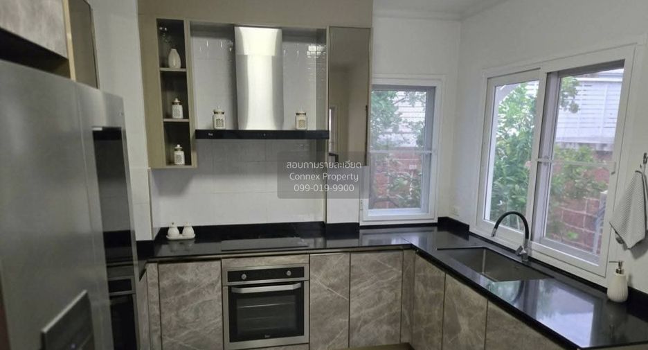 For sale 4 bedrooms house in Thawi Watthana, Bangkok