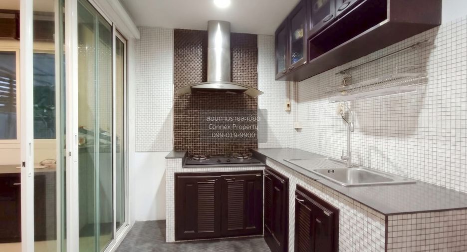 For sale 3 bedrooms townhouse in Khlong Sam Wa, Bangkok