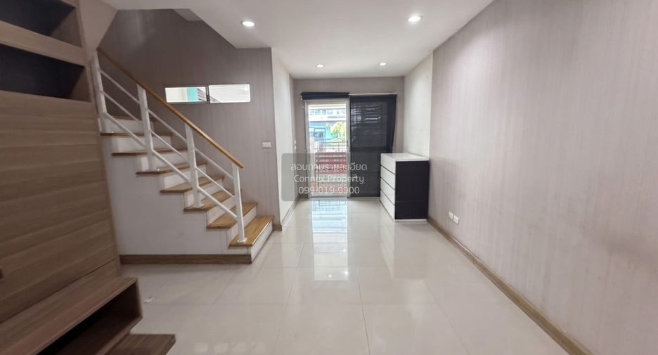 For sale 3 bedrooms townhouse in Khlong Sam Wa, Bangkok
