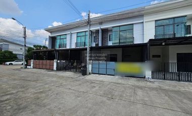 For sale 3 ベッドルーム townhouse in Bang Khae, Bangkok