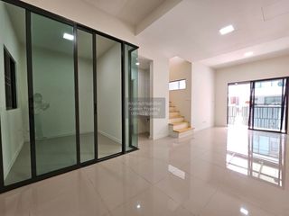 For sale 3 bedrooms townhouse in Bang Khae, Bangkok