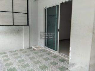 À vendre 3 chambres maison de ville à Si Racha, Chonburi