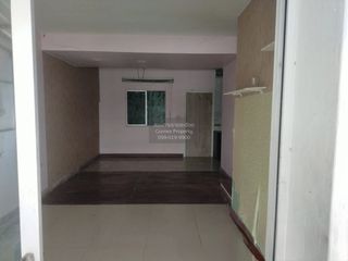À vendre 3 chambres maison de ville à Si Racha, Chonburi