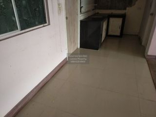 À vendre 3 chambres maison de ville à Si Racha, Chonburi
