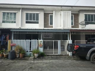 À vendre 3 chambres maison de ville à Si Racha, Chonburi