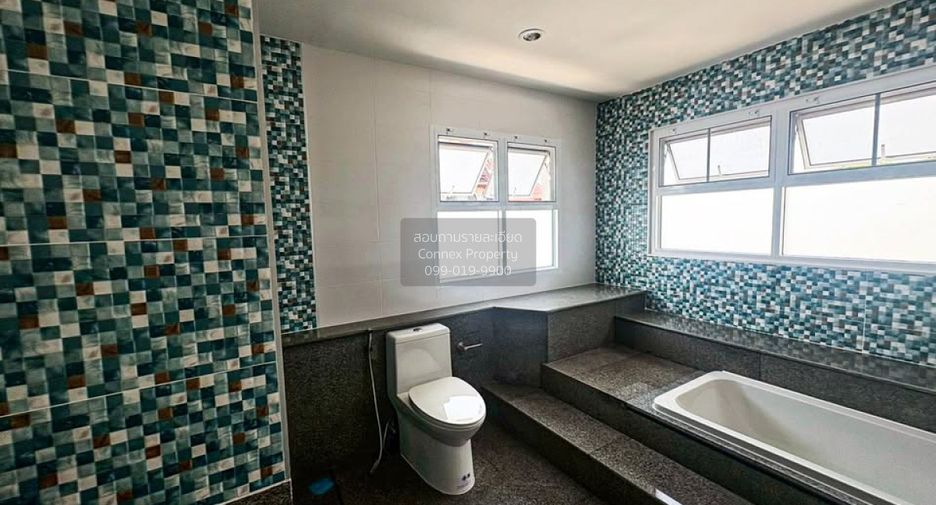 For sale 3 bedrooms house in Lat Krabang, Bangkok