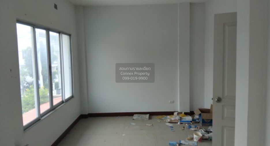 For sale 3 bedrooms townhouse in Mueang Samut Prakan, Samut Prakan