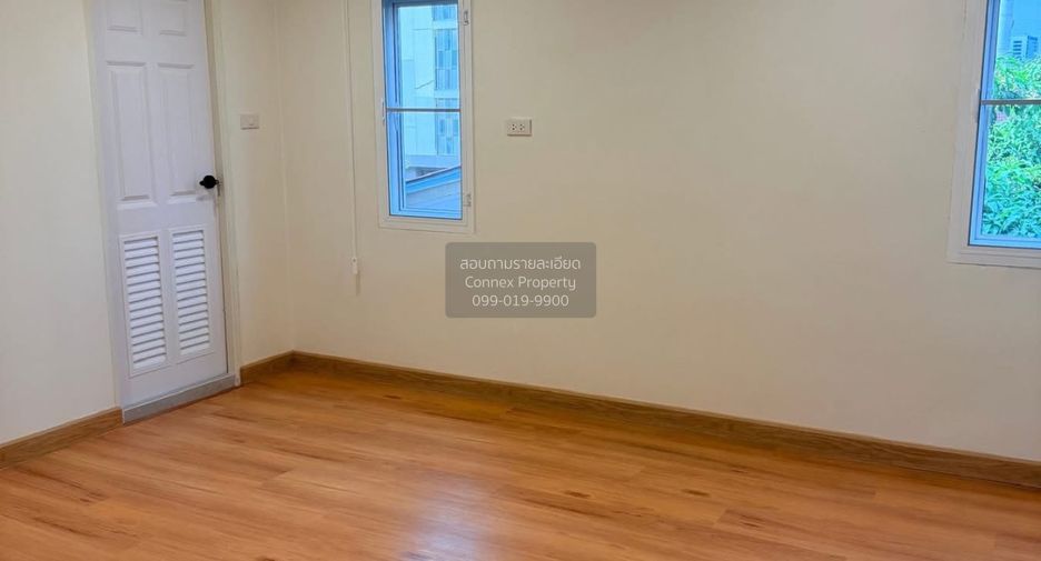 For sale 4 bedrooms townhouse in Sathon, Bangkok