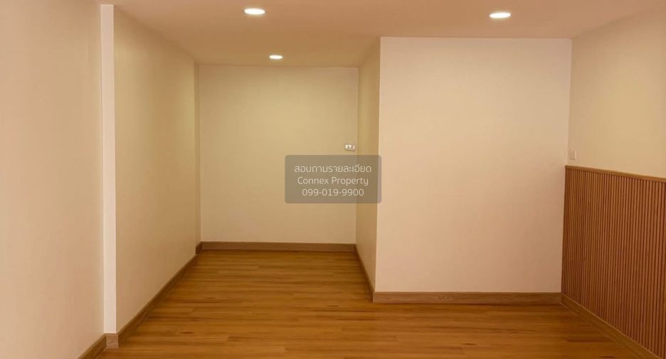 For sale 4 bedrooms townhouse in Sathon, Bangkok