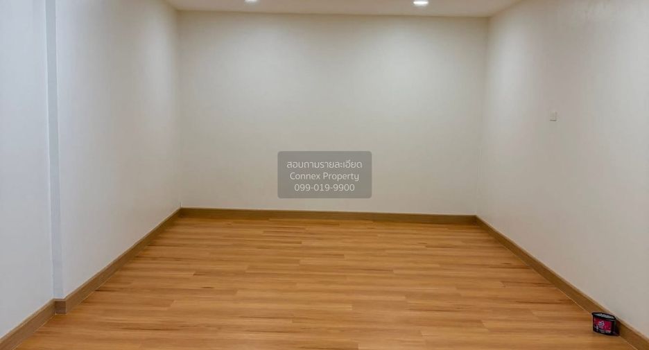 For sale 4 bedrooms townhouse in Sathon, Bangkok
