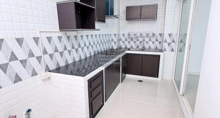 For sale 4 bedrooms townhouse in Nong Khaem, Bangkok
