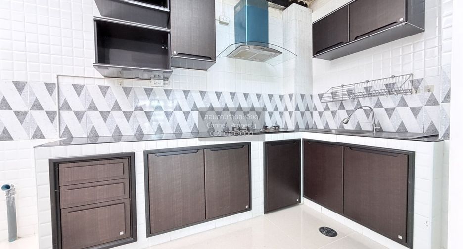 For sale 4 bedrooms townhouse in Nong Khaem, Bangkok