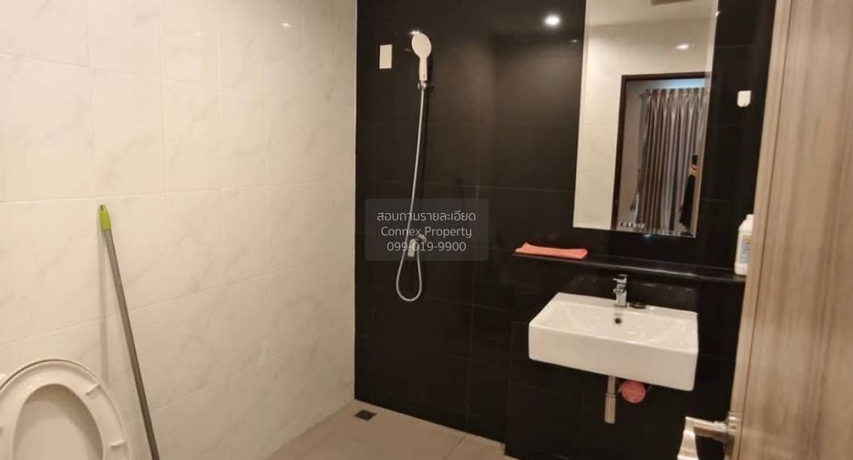 For sale 3 bedrooms townhouse in Phra Khanong, Bangkok