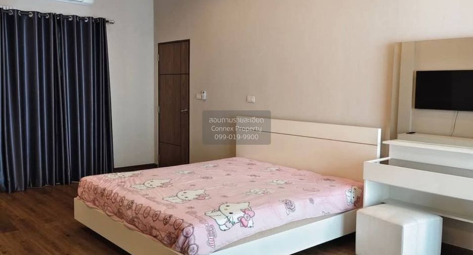 For sale 3 bedrooms townhouse in Phra Khanong, Bangkok