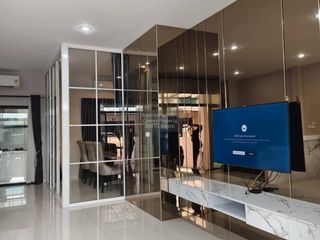 For sale 3 bedrooms townhouse in Phra Khanong, Bangkok