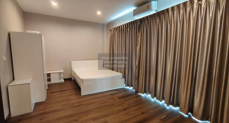 For sale 3 bedrooms townhouse in Phra Khanong, Bangkok