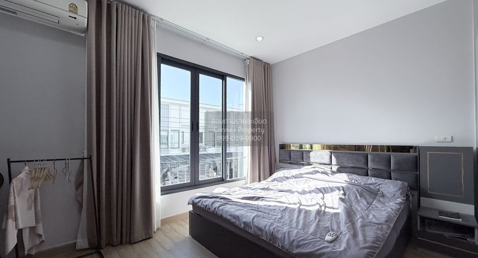 For sale 3 bedrooms townhouse in Bangkok Noi, Bangkok