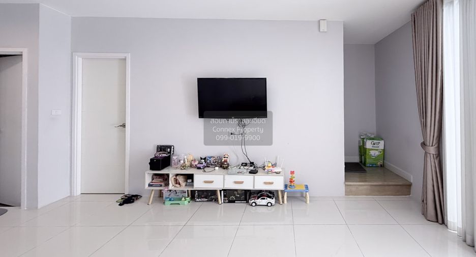 For sale 3 bedrooms townhouse in Bangkok Noi, Bangkok
